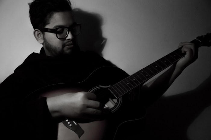 six-strings-with-a-box-2